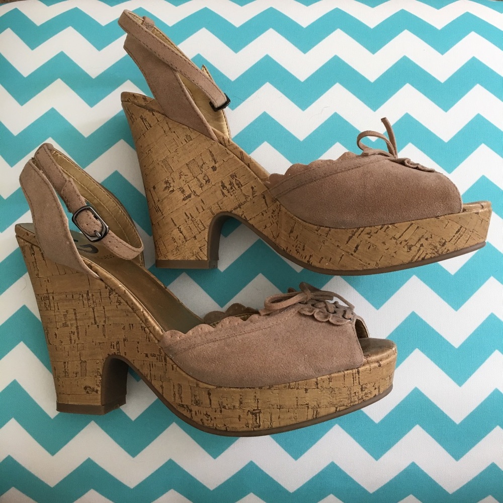 G by Guess Tan Cork Heeled Wedge 7.5 - Picture 2 of 8